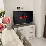 Valerias Nest Elegant Apt With Wifi And Charm